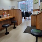 伝説のすた丼屋 - 店内