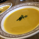 洋食エイト - ランチにはそれぞれ、その時々の野菜で拵えたスープが付きます。