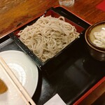 Maru ka - ランチ　お蕎麦とお稲荷さん　全景　我慢できずお稲荷さんひとつ食べました