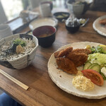 Shirasuya - しらす丼（卵抜き）とアジフライ