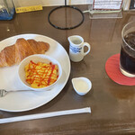 かみすばし珈琲 - モーニングセット　クロワッサン&スクランブルエッグ&アイスコーヒー