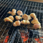 ろばたやき山ろく - ぼんじり焼き(焼き始め)