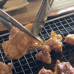 ろばたやき山ろく - 山ろくタレ焼きは食べやすいサイズにカット