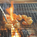 ろばたやき山ろく - ぼんじり焼き(焼き途中)