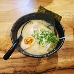 ちゃばちゃば - 料理写真:豚骨ラーメン