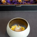 プレゼンテ スギ - 2023.7 エアーアイス（富里産メロンのエアーアイス、メロンの泡、マリーゴールドとホワイトチョコのパウダー）