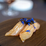 プレゼンテ スギ - 2023.7 杉寿司（インサラータ・ディ・リーゾ、自家製魚醤GV天然シマアジ、N25キャヴィア）