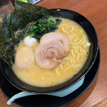 池袋商店 - 久々の家系ラーメン、あっさりの注文で。