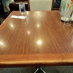 ロイヤルホスト - テーブルです。