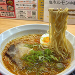 昔の中華そばと居酒屋 統領 - 麺リフト