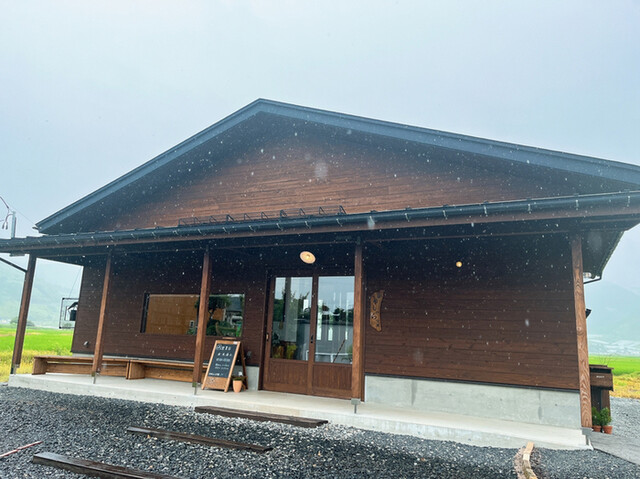 ひめしゃら文庫 赤湯カフェ｜山形・南陽市の隠れ家で読書と軽食を満喫