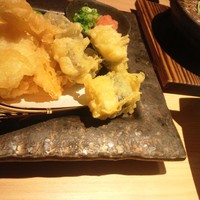 おもてなしとりよし 西新宿店 - 湯葉と生麩の天麩羅