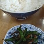 江ちゃんラーメン - 小めし！漬物付き(今日はピーマン)