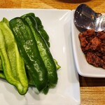 和酒・煮込み らいどん - 肉詰めピーマン