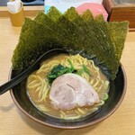 よつ家 - ラーメン650円麺硬め。海苔増し100円。