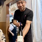 210578044 - 好きが講じてソムリエになった店主さん
