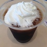 NEW YORKER'S Cafe - アイスコーヒーの小さいのにホイップ乗っけてもろた(^^)