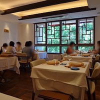デフィ・ジョルジュマルソー - 窓からは公園の緑が見えます