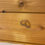 とんかつ紅の豚 - 壁の隠れ豚鼻？