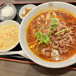 Shokushoku Seito - 四川風牛肉刀削麺