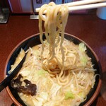 味の八珍亭 - 縮れ太麺✨