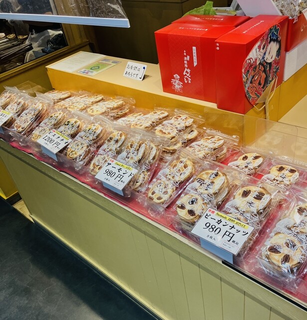 小山せんべい JR新青森駅店 - 新青森（せんべい）の写真
