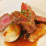 ビストロ カフェ デリ ポキナ369 - 黒毛和牛サーロイングリル、玉ねぎ、ポテト