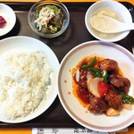 渝園 - ランチ酢豚赤定食