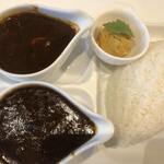 Curry House MUMBAI 松戸店 - 上：カシミール　下：ビーフカレー