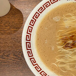 双喜紋 - 『ラーメン630円』ニンニク・辛味
      有り・有りのネギ抜きです！　左