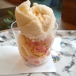 ベリーココ - ダブルピーチのアイスクリーム594円税込