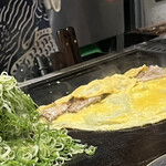 たぴおか食堂 - 焼の技あり！ふっくら卵に肉厚の豚が包まれます