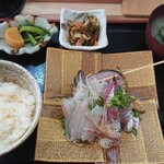 ウオゴコロ - 料理写真:釣り鰺でお造り定食(金鰺)一尾