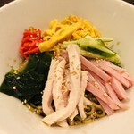 中華蕎麦 御輿 - 冷やし中華(季節限定) 並盛 900円