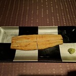 瀬里奈 - 静岡県浜名湖産のうなぎの白焼です。山葵が添えられています。