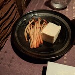 瀬里奈 - しゃぶしゃぶのスープで調理した豆腐と山えのきです。