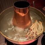 瀬里奈 - しゃぶしゃぶのスープで調理している山えのきです。