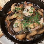 Mushroom and shrimp Ajillo