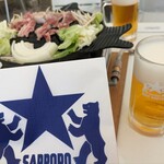 サッポロビール園 サッポロビヤテラス - エプロンもかわいい。