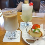 丸福珈琲店 - 夏限定のカラフルクリームソーダ　パッションフルーツとアイスカフェオレとミニプリン