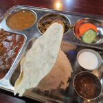 TUKI RESTAURANT&BAR - カレーは数種類から選べます。