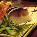 丸太町十二段家 - 身厚の鯖と舎利の見事な黄金比。