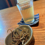 蕎麦雪月花 - 冷たい緑茶と揚げ蕎麦