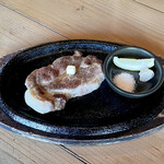 沖縄料理　万座テーブル - アグー豚のステーキ 2310円
