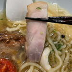 饗 くろ喜 - 低温のモモ★★★☆☆
      脂控えめの噛み締めるタイプ。しっとりとジュシーな感じですが、旨いんだが少しさっぱりしている感も、、、。