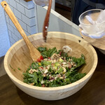 chufff cafe  - ナッツやアボカド、お豆なども加えて、混ぜ混ぜ