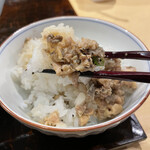 饗 くろ喜 - 鴨と地鶏のあぶら飯★★★★★
      鴨と地鶏とあるが、トロッとした食感と脂チャーシューのような甘さ、黒胡椒がキリッと整えます。
      配膳時に「スープをかけてもいいですよぉ」とのことも後で実践せねば。