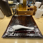 饗 くろ喜 - カウンターに座り、待つこと5分程度。