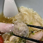 饗 くろ喜 - 肉団子★★★☆☆
      こちらは他に比べたら普通に感じてしまいますね。