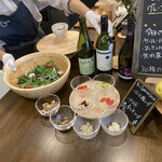 chufff cafe  - 毎日仕入れで変わる香り高い30種類の野菜と穀物、ケールとグレープフルーツを使ったオリジナル“瞬間”サラダ